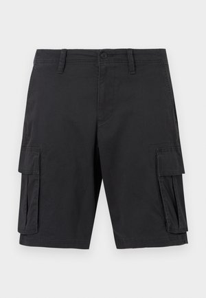 Shorts cargo noirs avec bouton frontal, passants pour ceinture et deux grandes poches latérales à rabat, présentés sur un fond neutre.