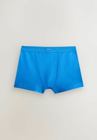 Caleçons boxers bleu vif pour homme avec une coupe ajustée et une petite étiquette « NEXT » sur la ceinture, posés à plat sur un fond clair.
