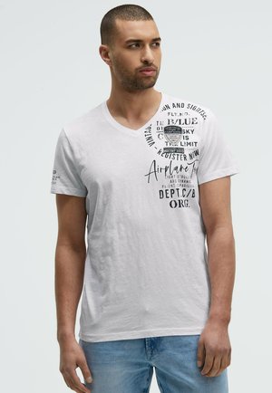 V-NECK MIT USED PRINTS UND PATCHES - T-Shirt print - opticwhite