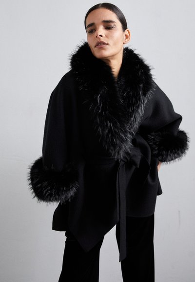 Alice + Olivia Pončo - black
