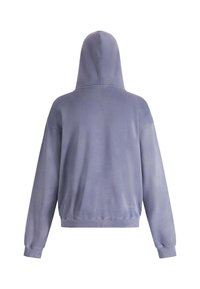 Sudadera de lavanda con mangas largas, puños acanalados y capucha, mostrada desde la parte de atrás sobre un fondo blanco.