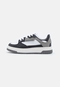 Selezionato, white/black/grey