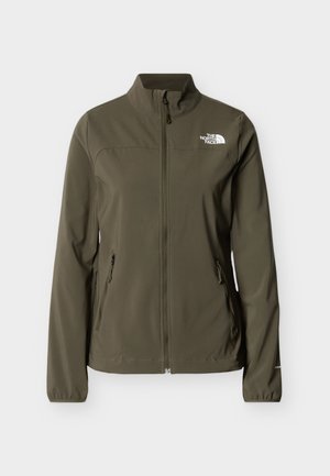 Weiche Softshell-Jacke in Olivgrün mit hohem Kragen, Frontreißverschluss und zwei seitlichen Reißverschlusstaschen; verfügt über ein weißes Logo oben links.