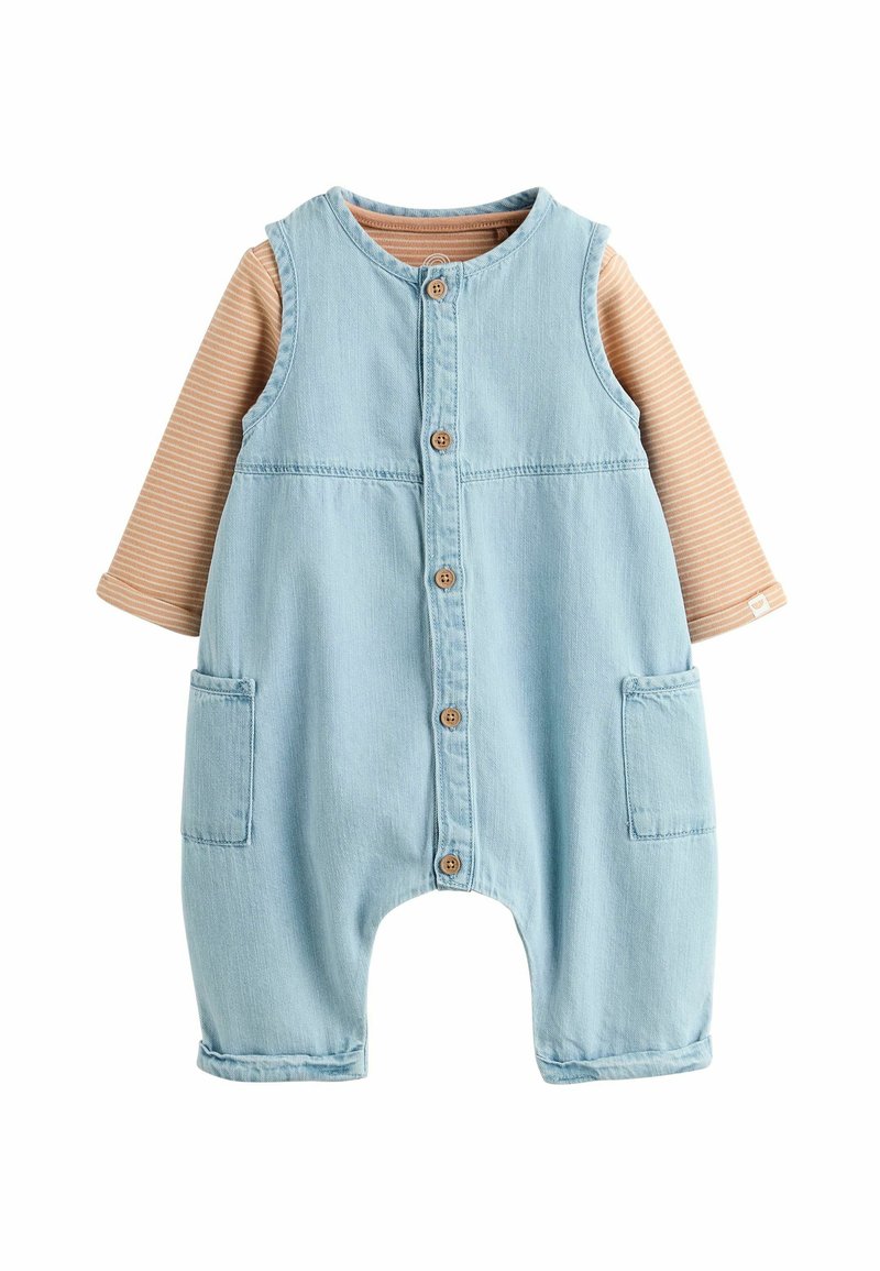 Hellblauer Jeans-Overall mit Rundhalsausschnitt, fünf Holzknöpfen und zwei aufgesetzten Taschen vorne. Gefüttert mit langen Ärmeln in beige und creme gestreift.