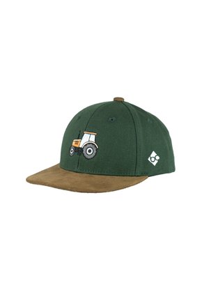 Grüner und brauner Baseballcap mit einem gestickten orange-weißen Traktor auf der Vorderseite und einem kleinen weißen geometrischen Logo an der Seite.