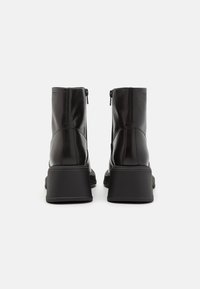 Vagabond DORAH - Botas de tornozelo com plataforma - black