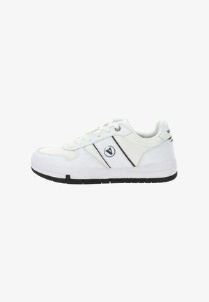 Zapatos deportivos blancos con parte superior de malla y sintético. Presentan detalles en negro, un logo redondo y un diseño clásico de cordones. Suela de goma.