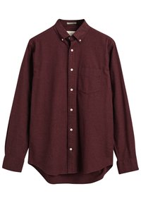 Camisa de manga larga burdeos con cuello abotonado, bolsillo frontal y mangas con puños, hecha de una tela texturizada.