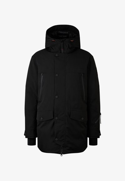 Sorte parka-jakke med hætte, lynlåse og knaplukninger, to forreste lommer og lynlåslommer på brystet. Har en glat, mat finish.