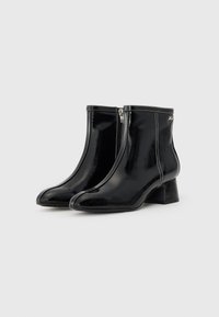 KARL LAGERFELD BONNIE - Botas clássicas de cano curto - black