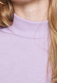Trendyol Felpa - lilac