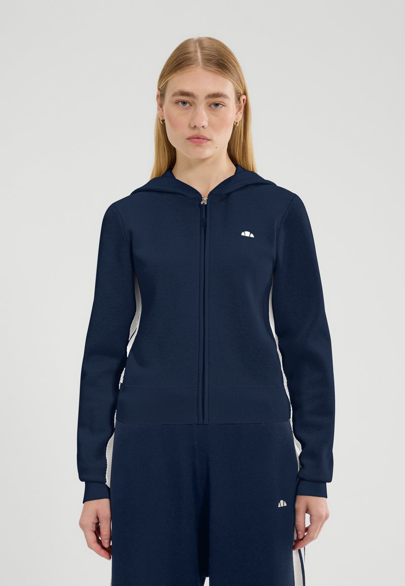 Felpa con cappuccio blu navy con cerniera e pannelli laterali bianchi. Caratterizzata da polsini e orlo a coste, con logo sul petto a sinistra. Tessuto morbido al tatto.