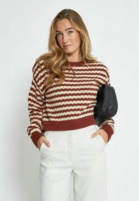 SPAM  - Strickpullover - madder brown stripe