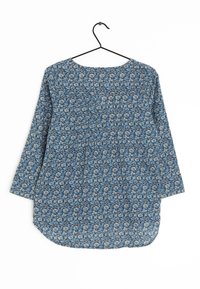 Blaues Langarmhemd mit floralem Muster, A-Linienform, rundem Ausschnitt und abgerundetem Saum. Strukturierter Stoff mit leichten Akzenten.