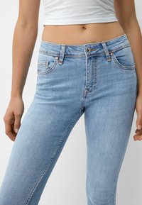 Bershka Jeans Skinny Fit - light-blue denim