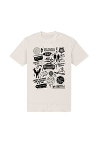 Hellfarbenes Baumwoll-T-Shirt mit verschiedenen gedruckten Grafiken, darunter Wörter, Symbole und Bilder in Schwarz. Die Muster beziehen sich auf Themen der Popkultur.