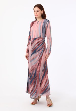 PATTERNED MODEST - Robe longue - pink