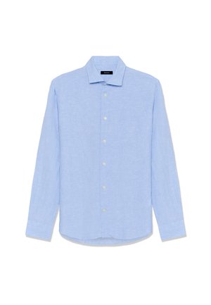 Lyseblå, langærmet skjorte med knapper, spids krave og hvide knapper, lagt fladt ud på en hvid baggrund.