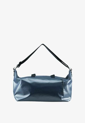 Sac de voyage noir imperméable avec une texture lisse, doté d'une sangle ajustable et d'une poche latérale zippée pour un accès facile.