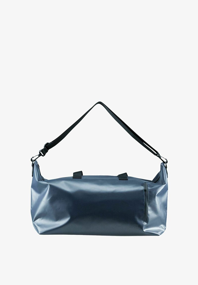 Sac de voyage noir imperméable avec une texture lisse, doté d'une sangle ajustable et d'une poche latérale zippée pour un accès facile.