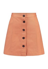 Jupe en denim orange clair avec une coupe droite, cinq boutons noirs alignés sur le devant et des poches latérales.