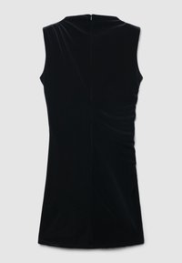 Ärmelloses schwarzes Samtkleid mit hohem Kragen, Rückenzipper und dezenten Raffung auf einer Seite.