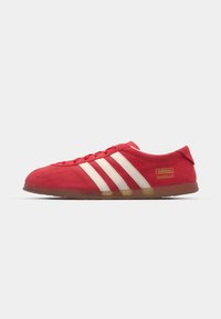 GAZELLE LO PRO W - Tenisky - better scarlet/footwear white