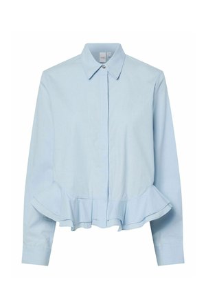 Lyseblå bluse med lange ærmer, klassisk krave, skjulte knapper foran og en rynket kant rundt taljen.