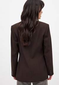 NA-KD Blejzer - brown