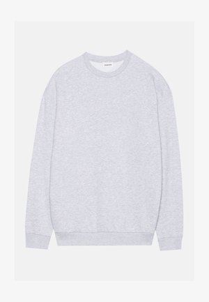 Lys grå genser med rund hals i et mykt, teksturert stoff. Har lange ermer, ribbestrikkede mansjetter og en rett kant. Enkelt design uten mønstre.