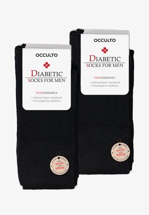 Zwei Paare schwarze Occulto Diabetikersocken für Herren mit Etiketten, die keinen engen elastischen Bund, schonend zu den Venen und für Diabetiker entwickelt angeben.