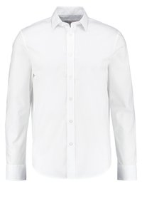 Camisa blanca de manga larga, tipo button-up, hecha de tela de algodón suave, con un cuello clásico, dobladillo recto y cierre de botones en la parte delantera.