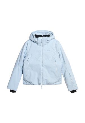 Hellblaue isolierte Jacke mit Kapuze, Reißverschluss vorne, zwei seitlichen Reißverschlusstaschen und schwarzen inneren Handgelenkbündchen.