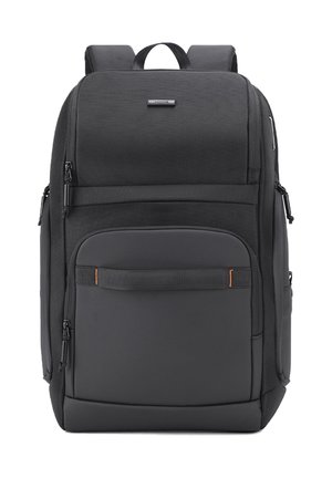 Zaino nero con più scomparti con zip, spallacci imbottiti e maniglia frontale, realizzato in tessuto strutturato.