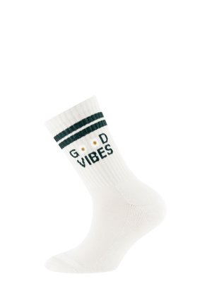 Weißer Knöchelsocken mit grünen Streifen oben und dem Text "G O D VIBES" in grünen und goldenen Punkten zwischen den Buchstaben bestickt.