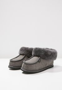 Shepherd LENA - Chaussons - asphalt