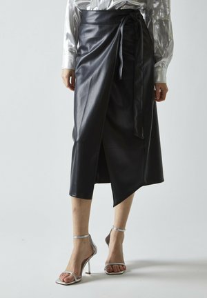 Wrap skirt - black pu