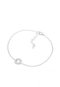 Silverfärgad kedjebridget med en cirkulär berlock prydd med små klara stenar, med ett justerbart lås för storleksanpassning.