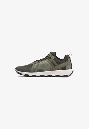Scarpe sportive verde scuro con tomaia in rete, dettagli a motivo, suole in gomma nera e intersuola ammortizzata. Presentano un design con lacci.