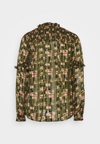 Groene doorschijnende blouse met een grafisch patroon van vormen in roze en marineblauw. Gekruiste halslijn en manchetten voegen textuur en detail toe.