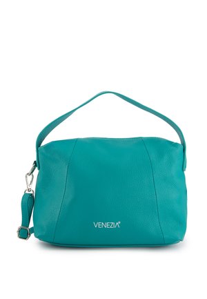 Türkise Lederhandtasche mit strukturiertem Design, verstellbarem Schultergurt und silbernen Beschlägen. Besitzt ein dezentes, auf der Vorderseite eingeprägtes Logo.