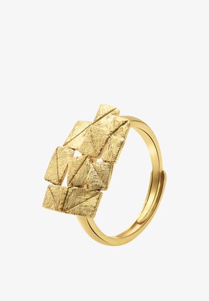 Anello d'oro con motivo quadrato texturizzato disposto in un design geometrico a strati su una fascia lucida.