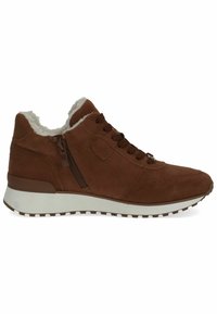 Sneaker alta in suede marrone con colletto foderato in pelliccia, chiusura con lacci frontale, zip laterale e suola in gomma bianca. Presenta dettagli cuciti sulla parte superiore.
