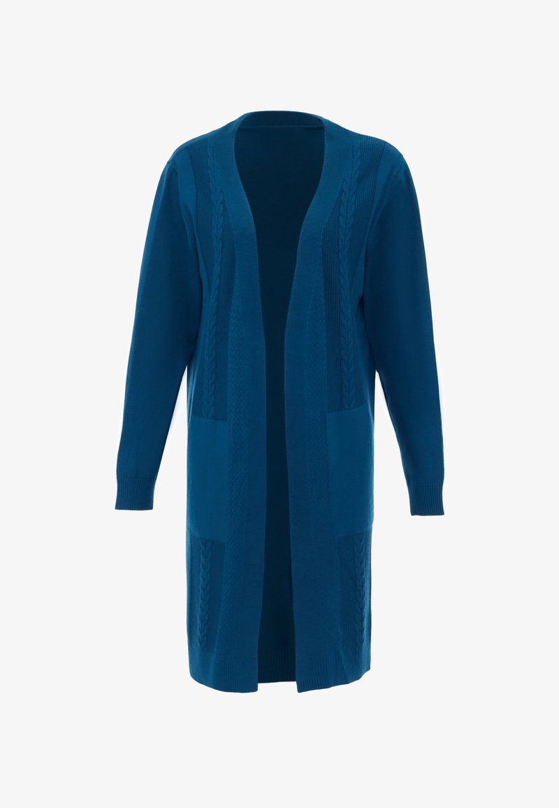 Langer Cardigan in Tiefblau, aus gestricktem Stoff. Besitzt Kabelstrickmuster auf der Vorderseite und zwei große Taschen. Offenes Design.