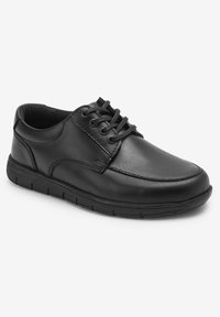 Chaussure noire en cuir avec un bout arrondi, un design à lacets, des accents cousus et une semelle rembourrée pour le confort. Texture lisse avec un minimum de détails.