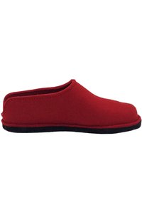 Scarpa slip-on rossa in feltro con punta rotonda, design a basso profilo e suola in gomma nera. Texture liscia, dettagli di cucitura minimi.