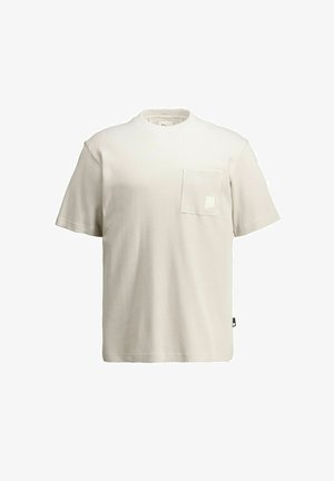 T-shirt à manches courtes texturé de couleur crème avec col rond et petite poche sur le côté gauche de la poitrine.
