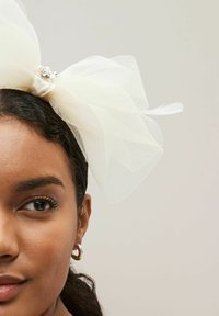 Next WEDDING FASCINATOR - Doplnky na úpravu účesu - ivory