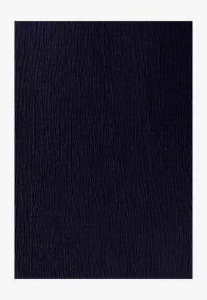 Strukturiertes, dunkelblaues Material mit einer zerknitterten Oberfläche, das subtile Variationen in Farbe und Tiefe hervorhebt. Geeignet für verschiedene Designanwendungen.