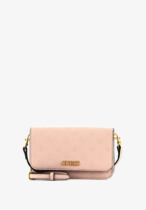 Sac bandoulière en cuir rose avec motif de logo embossé, ferrures dorées et une sangle amovible. Dispose d'un rabat pliant comme fermeture.